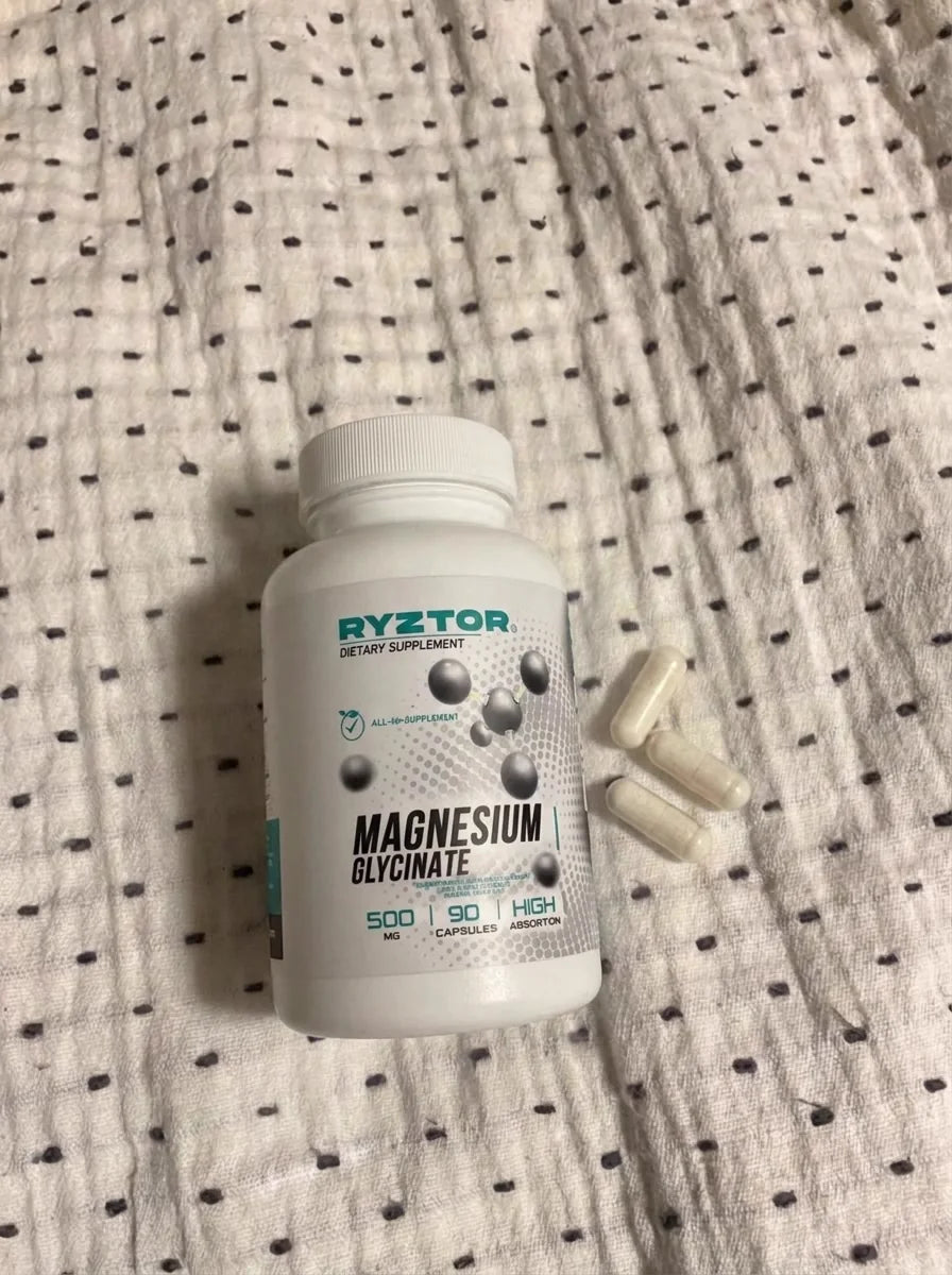 Magnesium Glycinate beside capsules